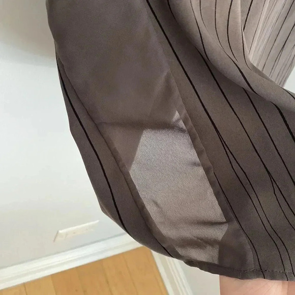 August 1 Eight Striped Cap Sleeve V Neck Blouse Gray Black Size XL - Picture 6 of 11